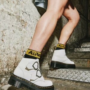 NEW Women’s Dr. Marten White Keather Devon Heart Platform Boots size 6